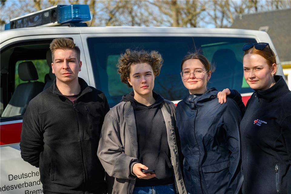 Eine Gruppe junger Leute hat als Ersthelfer bei einem Brand in Chemnitz durch beherztes Eingreifen Schlimmeres verhindern können. Hendrik Schmidt/dpa