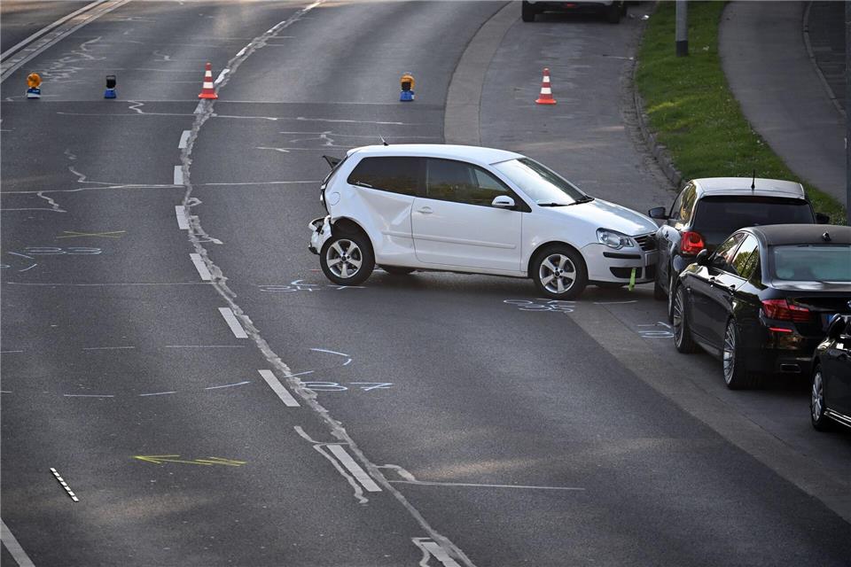 Eine Hauptstraße war stundenlang gesperrt.Federico Gambarini/dpa