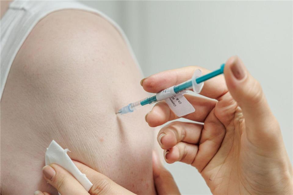 Eine Impfung gegen Gürtelrose wird ab 60 Jahren empfohlen. (Symbolbild)Markus Scholz/dpa