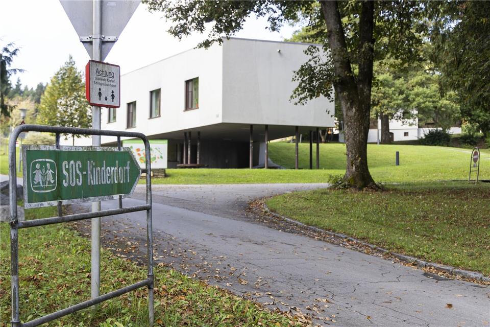 SOS-Kinderdorf - Neue Verdachtsfälle in Österreich Eine Kommission soll den Umgang mit Missbrauchsfällen in SOS-Kinderdörfern aufarbeiten. (Archivbild)Wolfgang Jannach/APA/dpa
