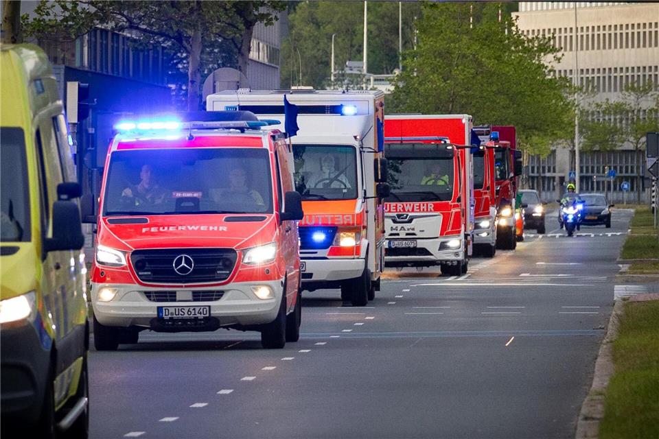 Eine Kontaktperson wurde nach Düsseldorf ins Uniklinikum gebracht.Persbureau Heitink/dpa