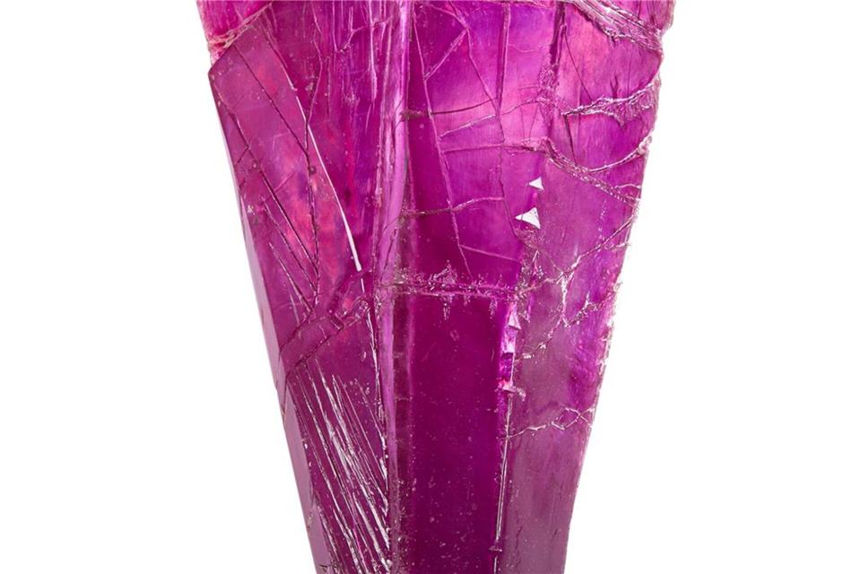 Eine Kristall-Requisite aus der Fantasyserie „Der dunkle Kristall: Ära des Widerstands“ war der Hit der Versteigerung.-/Julien’s Auctions/dpa