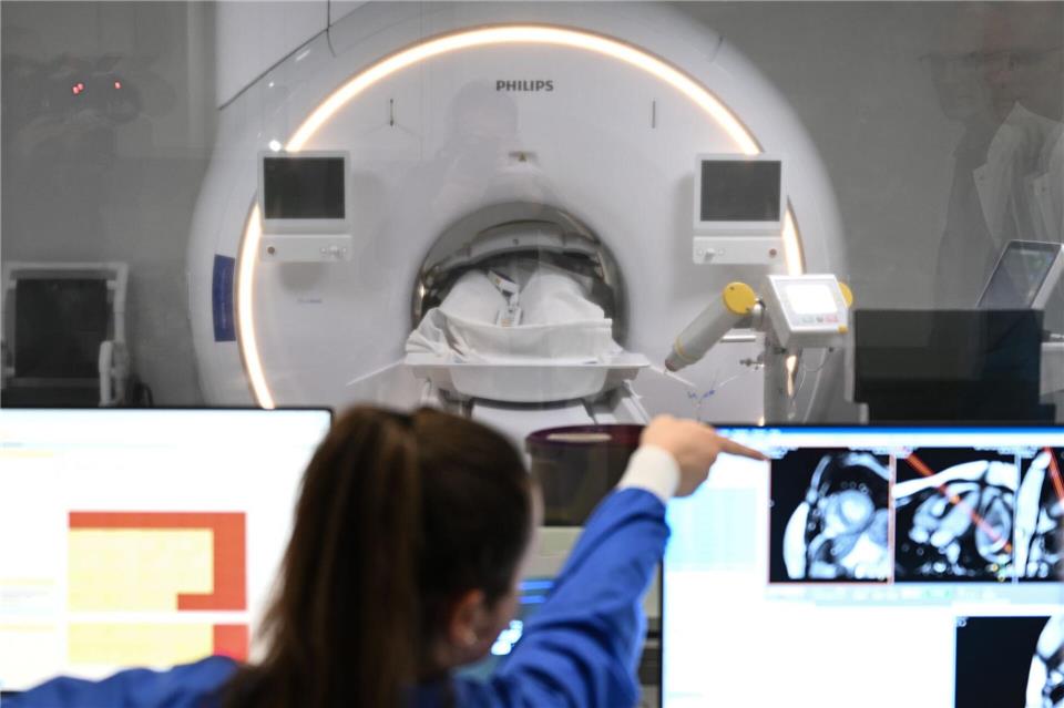 Eine MRT-Untersuchung am neuen Kardiologischen Zentrum des Klinikums Chemnitz.Hendrik Schmidt/dpa