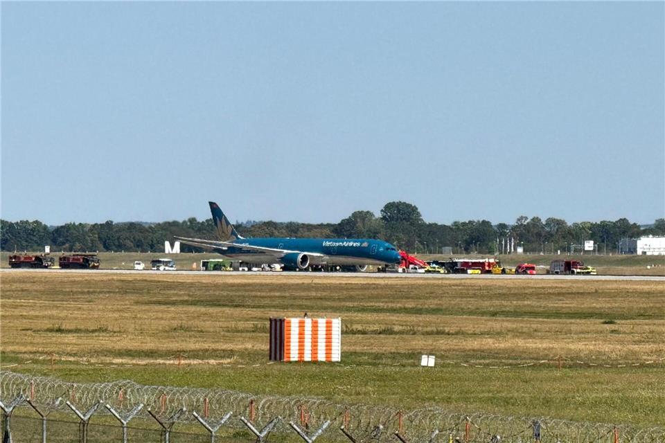 Eine Maschine der Vietnam Airlines Maschine ist kurz nach ihrem Start vom Münchner Flughafen dort wieder gelandet. Uwe Lorz/dpa