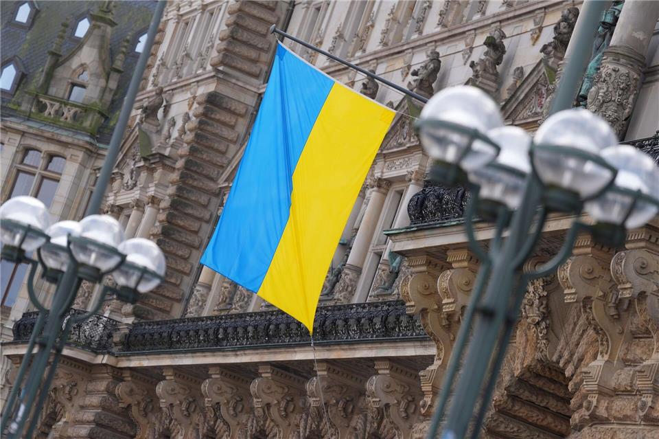 Eine Mehrheit der Hamburgischen Bürgerschaft erklärt sich mit der Ukraine uneingeschränkt solidarisch.Marcus Brandt/dpa