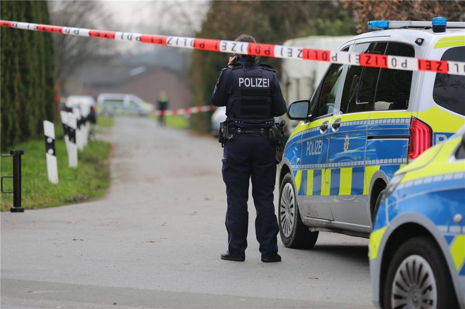 Eine Mordkommission ermittelt wegen des Verdachts des versuchten Totschlags. Christian Müller/dpa