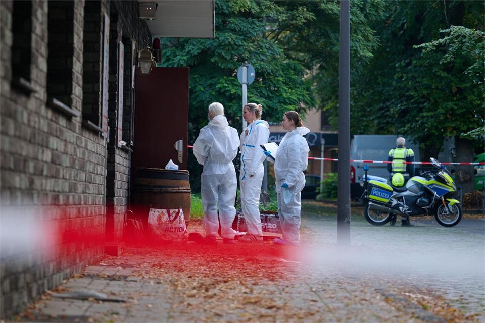 Eine Mordkommission ermittelt zu den Hintergründen der Tat. Bernd Thissen/dpa