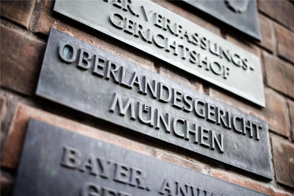 Eine Mutter mehrerer Kinder wird vor dem Oberlandesgericht München (OLG) wegen der Unterstützung des Islamischen Staats (IS) in Syrien angeklagt.(Symbolbild)Matthias Balk/dpa/dpa-tmn