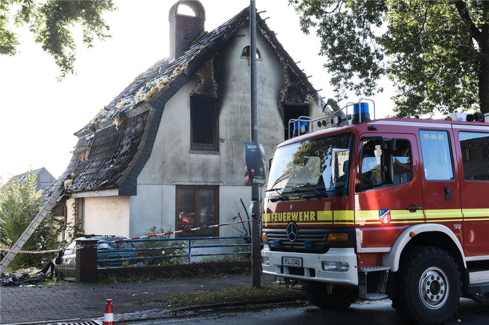 Eine Neunjährige wird nach dem Brand noch vermisst.Marcus Golejewski/dpa
