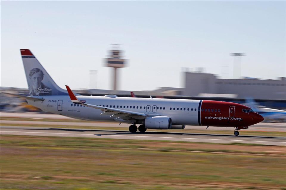 Eine Norwegian-Maschine hebt aus Palma ab. (Illustration)Clara Margais/dpa