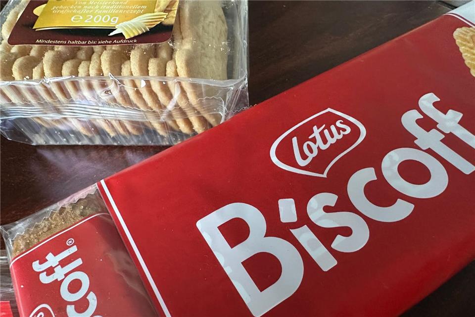 Eine Packung Karamellkekse und eine Packung Spekulatius. Was ist der Unterschied? Das ist hier die Frage. (Archivbild)Gregor Tholl/dpa