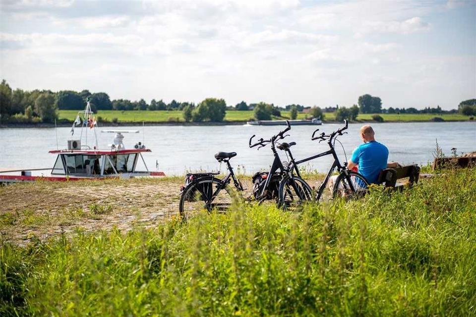 Eine Pause am Rhein lohnt sich immer.