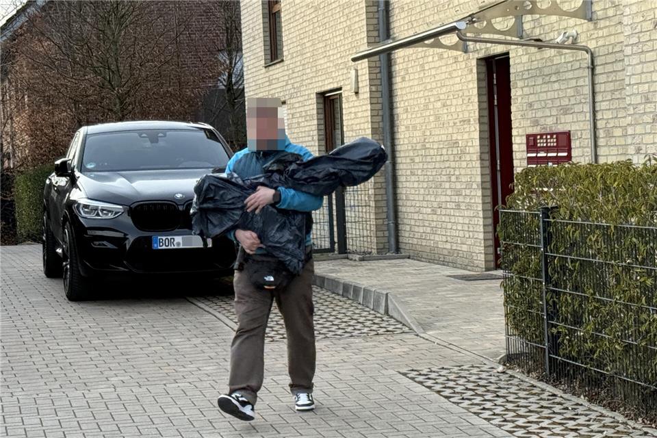 Eine Person ist bei dem Polizei-Einsatz mit Spezialkräften im Dorstener Norden festgenommen worden.