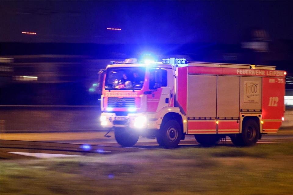 Eine Person wurde bei dem Brand leicht verletzt. (Symbolbild)Jan Woitas/dpa