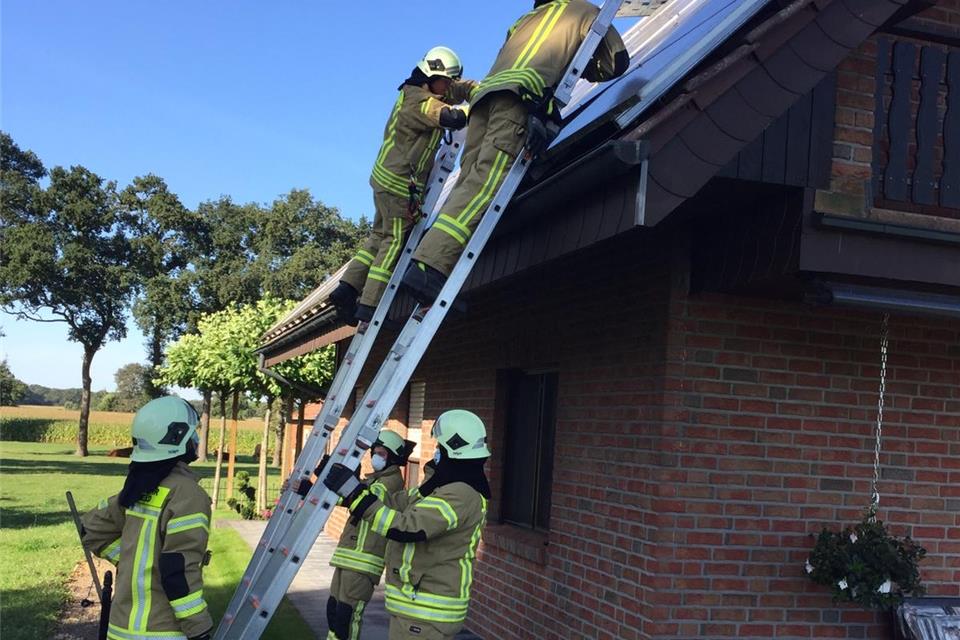 Eine Photovoltaikanlage in Erle fing Feuer.