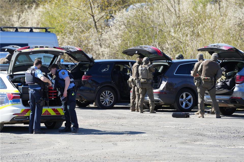 Eine Polizistin wurde bei der Schussabgabe leicht verletzt.Kevin Schößler/dpa