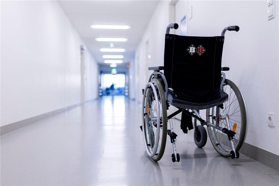 Eine Rehaklinik hatte die blinde Patientin abgelehnt. (Symbolbild)Michael Matthey/dpa