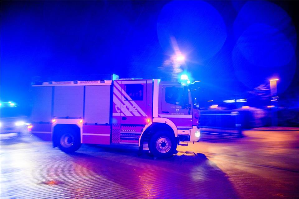 Scheunenbrand greift auf Wohnhäuser über Eine Scheune in Langeln im Harz ist in Brand geraten. Und nicht nur sie. (Symbolbild)Klaus-Dietmar Gabbert/dpa