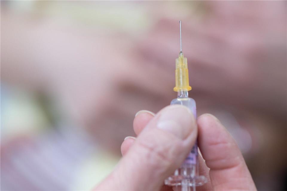 Eine Schülerin in Remscheid stirbt nach einer Meningokokken-Infektion - die Krankheit ist selten aber gefährlichSebastian Kahnert/dpa-Zentralbild/ZB