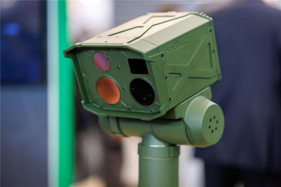 Eine Sensorbox von Hensoldt zur Zielerfassung, gemacht für Aufklärungsfahrzeuge und ferngesteuerte Waffenstationen.Daniel Karmann/dpa