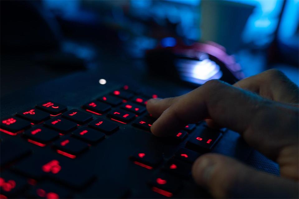 Eine Sicherheitslücke in der Webskriptsprache PHP gefährdet derzeit viele Webseiten. (Symbolbild)Nicolas Armer/dpa