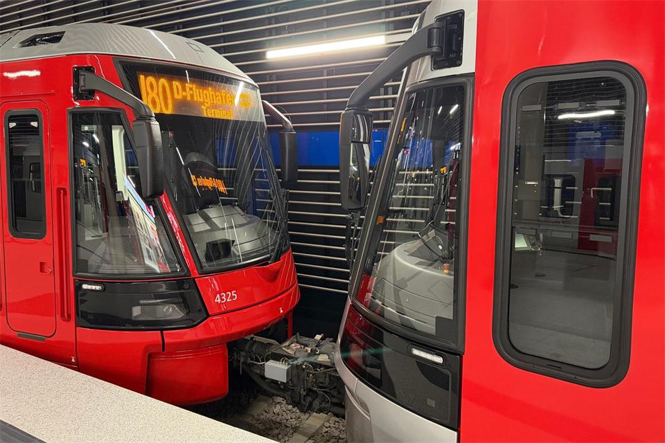 Eine Stadtbahn steht in der neuen Station „Flughafen Terminal“ am Airport. Für eine schnelle Verbindung zum Flughafen Düsseldorf soll die neue Stadtbahnlinie U80 sorgen.Volker Danisch, dpa