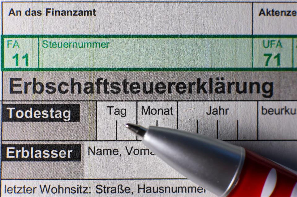 Eine Steuererklärung gilt nicht als Vergnügen, eine Erbschaft zu bekommen schon eher. (Symbolbild)Jan Woitas/dpa