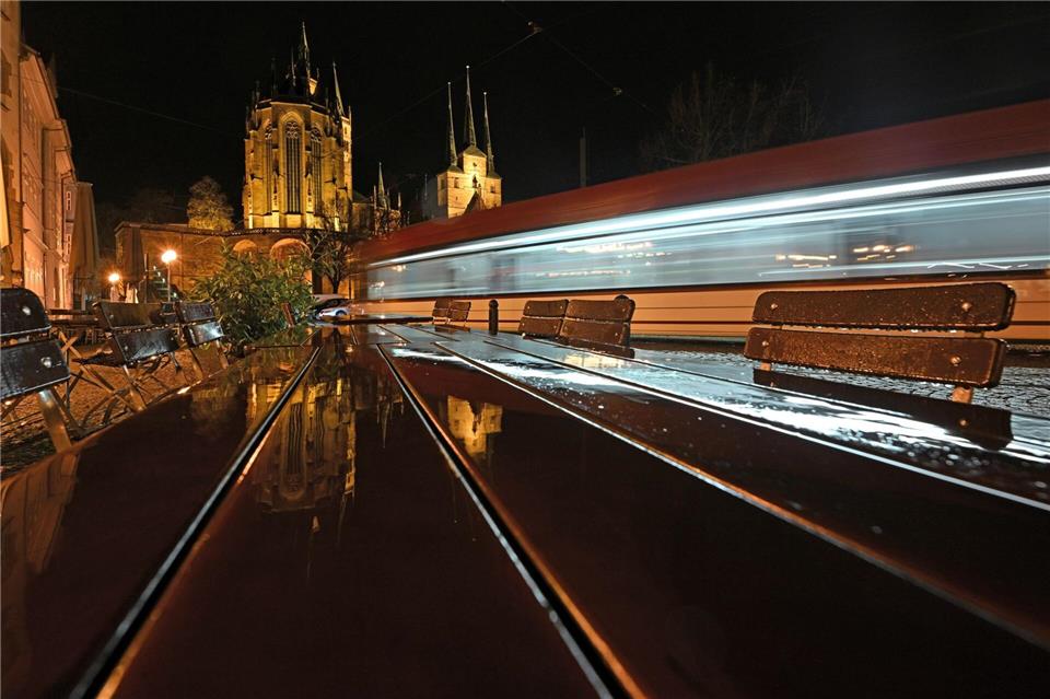 Eine Straßenbahn der Linie sechs war an dem Unfall beteiligt. (Symbolbild)Martin Schutt/dpa