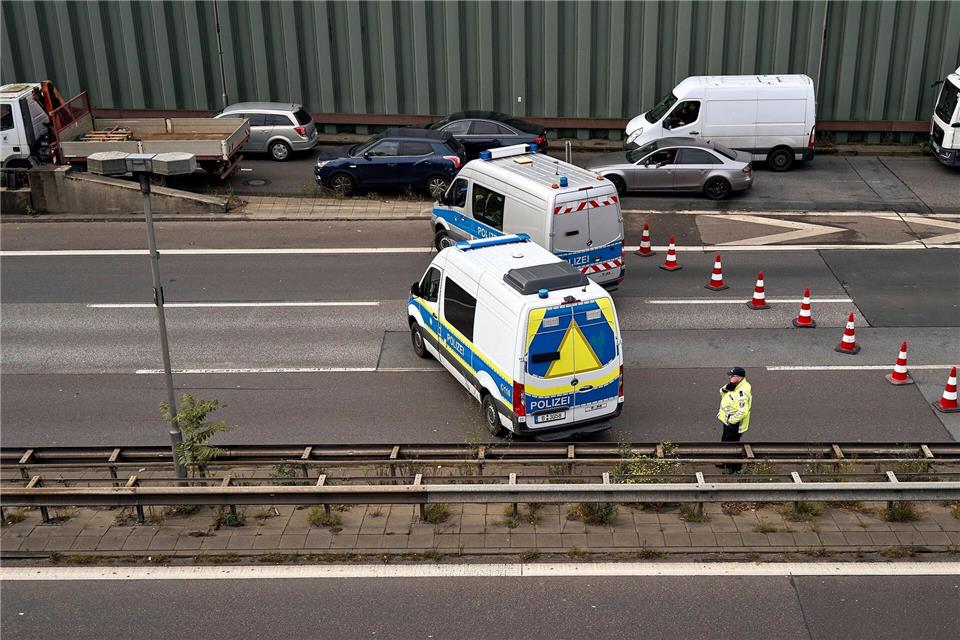 A100 und A113 in Berlin nach Polizeieinsatz wieder frei Eine Stunde lang hatte die Polizei die Autobahnen gesperrt.Michael Ukas/dpa