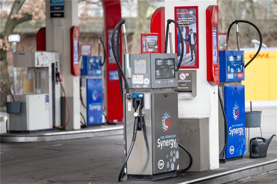 Eine Tankstelle in Berlin-Tiergarten. Momentan bewegen sich die Preise nach unten,Fabian Sommer/dpa