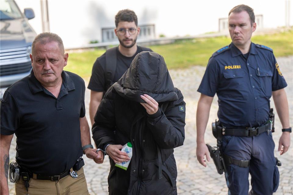 Doppelmord an Kindern: Mutter muss in Psychiatrie Eine Unterbringung in einer Psychiatrie ist zunächst unbefristet, wird aber in regelmäßigen Abständen vom Gericht überprüft. (Archivbild)Peter Kneffel/dpa