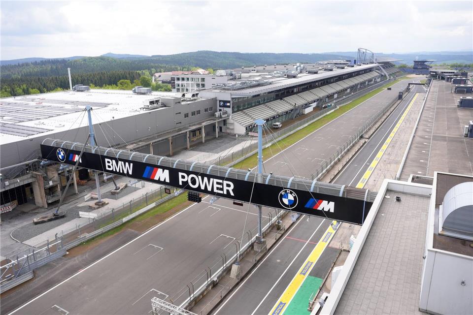 Eine Webcam zeigt die Start- und Zielgerade des Grand-Prix-Kurses auf dem Nürburgring.Thomas Frey/dpa