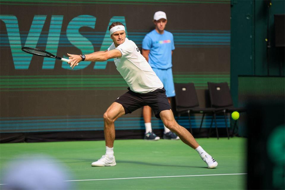 Eine Woche nach dem Triumph bei den US Open zeigte Alexander Zverev zwei starke Leistungen.Christoph Reichwein/dpa