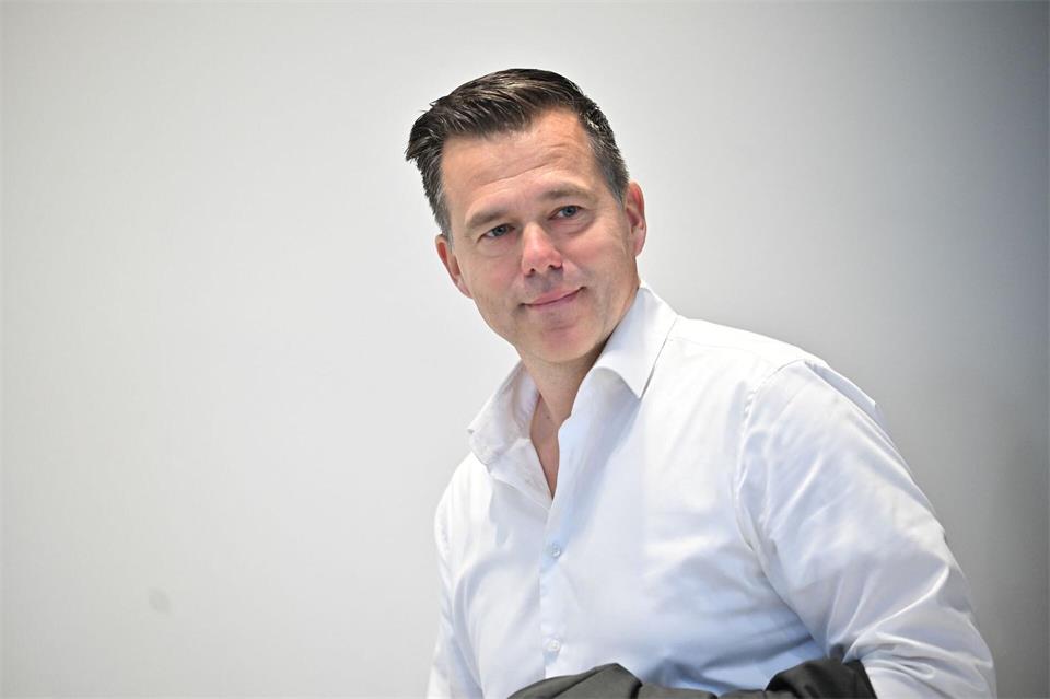 Eine Zusammenarbeit mit der AfD sieht Hocker nach eigenen Worten nicht. Inhaltliche Übereinstimmungen seien „mit der Lupe zu suchen“.Julian Stratenschulte/dpa