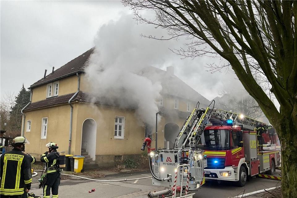 Eine ältere Frau konnte nicht mehr gerettet werden.Feuerwehr Dortmund/dpa