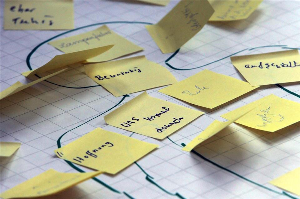 Eine akute Krise kann den Aufenthalt in einer psychiatrischen Klinik nötig machen. Nach dem Aufenthalt sollten Patientinnen und Patienten weiter unterstützt werden.Jens Büttner/dpa/dpa-tmn