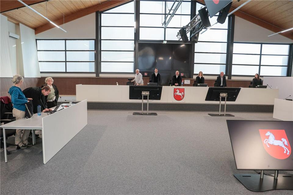 Eine andere Kammer muss nun entscheiden, ob die Richter tatsächlich befangen sind.Focke Strangmann/dpa Pool/dpa