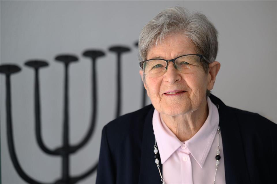 Eine der letzten Holocaust-Überlebenden in Sachsen: Die gebürtige Dresdnerin Renate Aris an ihrem 90. Geburtstag.Hendrik Schmidt/dpa