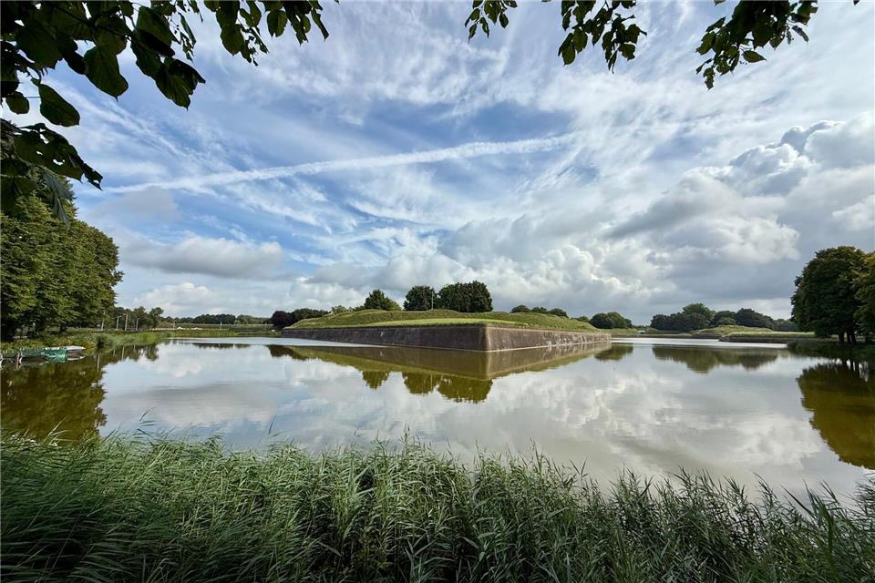 Eine der schönsten Festungsstädte in Europa: das von Wassergräben umgebene Naarden.Wolfgang Stelljes/dpa-tmn