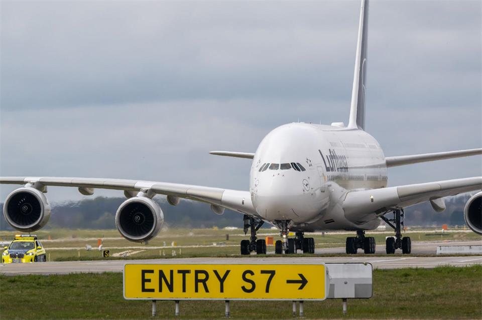 Eine frühere Landung einer Lufthansa A380 in München. (Illustration)Peter Kneffel/dpa
