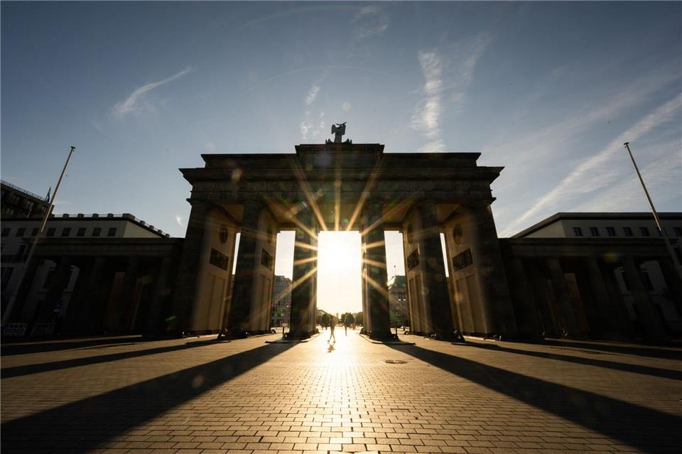 Eine für Samstag geplante Gaza-Demo kann wohl doch am Brandenburger Tor stattfinden. (Archivbild)Christophe Gateau/dpa