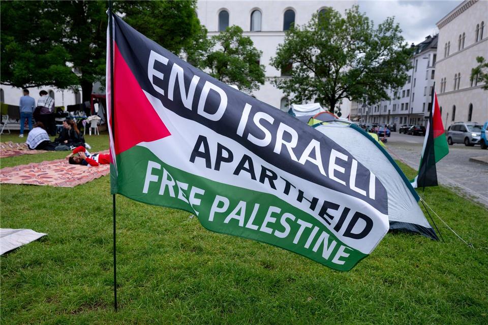 Eine geplante Veranstaltung an der Ludwig-Maximilian-Universität mit möglicherweise pro-palästinensischen Inhalten rief die bayerische Landespolitik auf den Plan. (Archivbild)Sven Hoppe/dpa