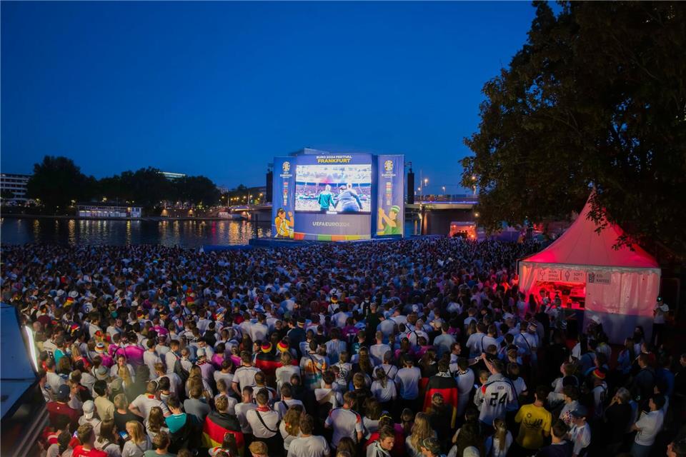 Eine große Fanmeile am Frankfurter Mainufer wie zuletzt zur EM 2024 wird es nicht geben Andreas Arnold/dpa