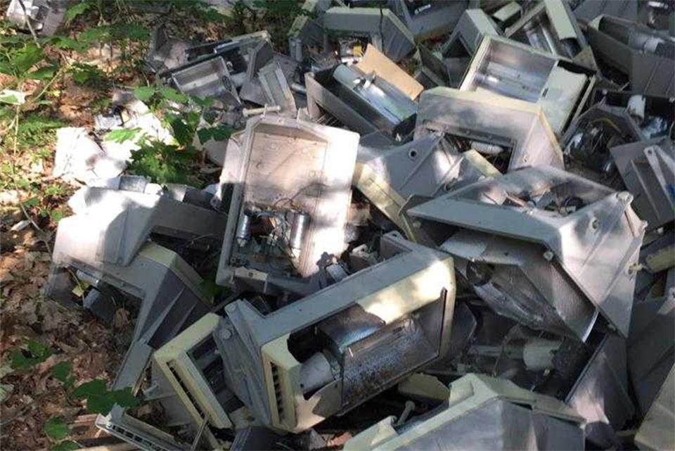 Eine große Menge Elektroschrott wurde jetzt illegal entsorgt.