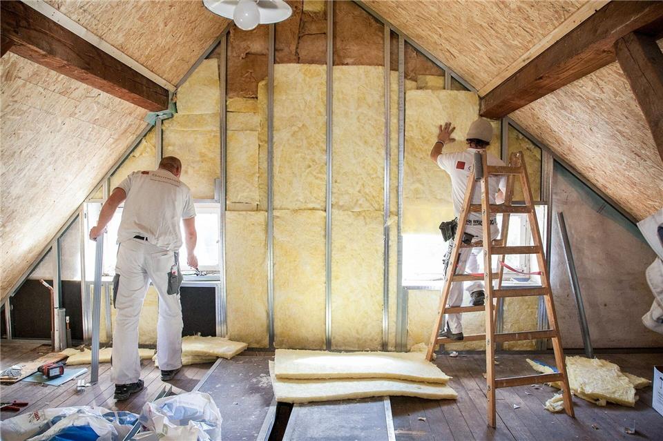Eine gute Dämmung zahlt sich nicht nur finanziell aus - auch der Wohnkomfort und der Immobilienwert können sich dadurch erhöhen.Kai Remmers/dpa-tmn