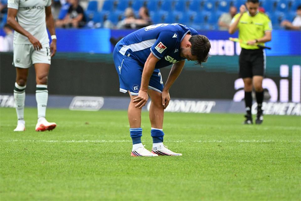 Eine hohe Niederlage wie gegen Wolfsburg wollen Lilian Egloff und der Karlsruher SC in Hannover vermeiden. (Archivbild)Uli Deck/dpa