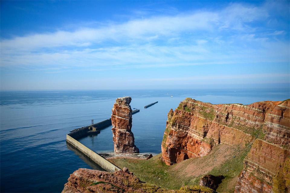 Eine ikonische Landschaft in der deutschen Nordsee: Helgoland. (Archivbild)Jonas Walzberg/dpa