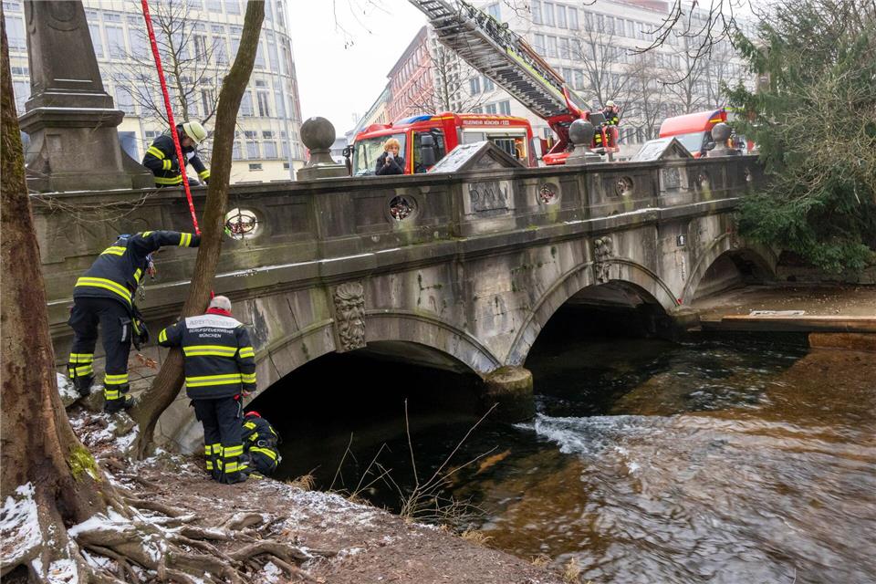 Eine illegal eingesetzte Rampe wurde von der Feuerwehr Ende Dezember wieder abgebaut. (Archivbild) Peter Kneffel/dpa