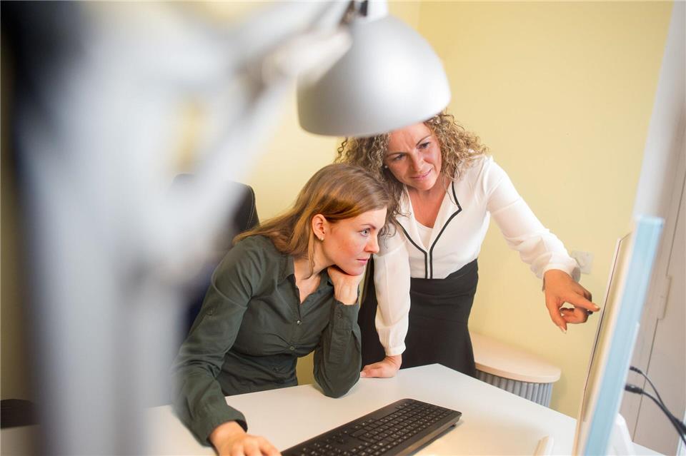 Eine klare Kommunikation und Offenheit für Feedback der Mitarbeiter zeichnen eine gute Führungskraft aus.Klaus-Dietmar Gabbert/dpa-tmn