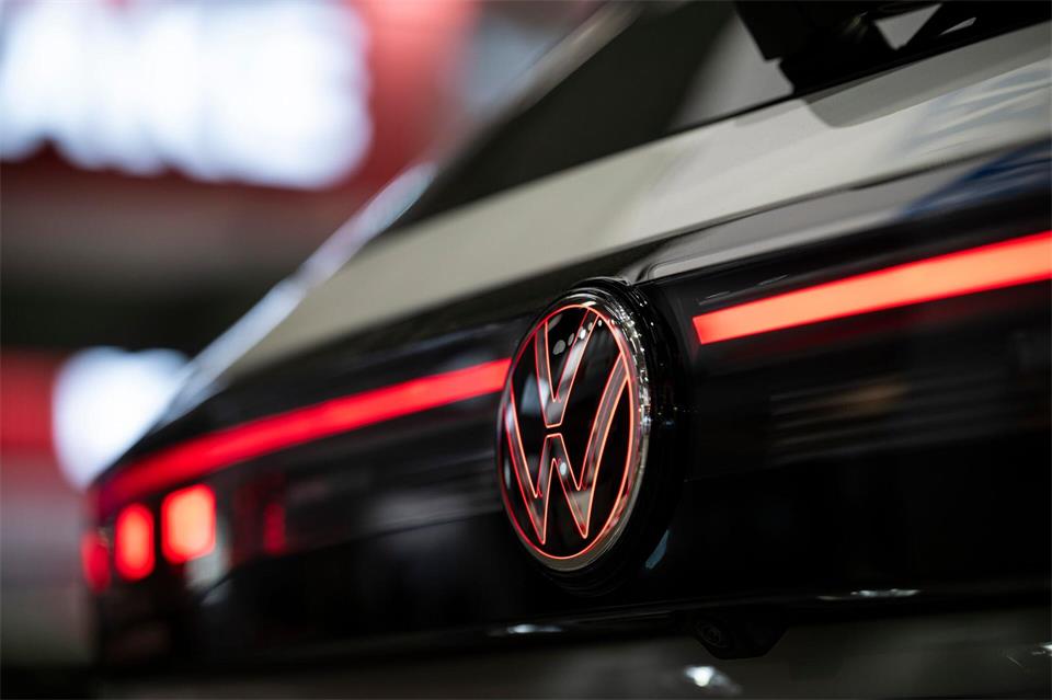 Eine neue Einheit soll die Entwicklung von Fahrassistenzsystemen im VW-Konzern beschleunigen. (Archivbild)Hannes P. Albert/dpa